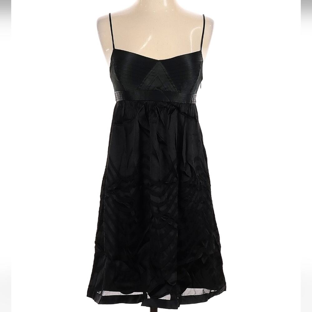 Size 0 zig zag chevron pattern silk  sleeveless knee length dress BCBGMaxAzria